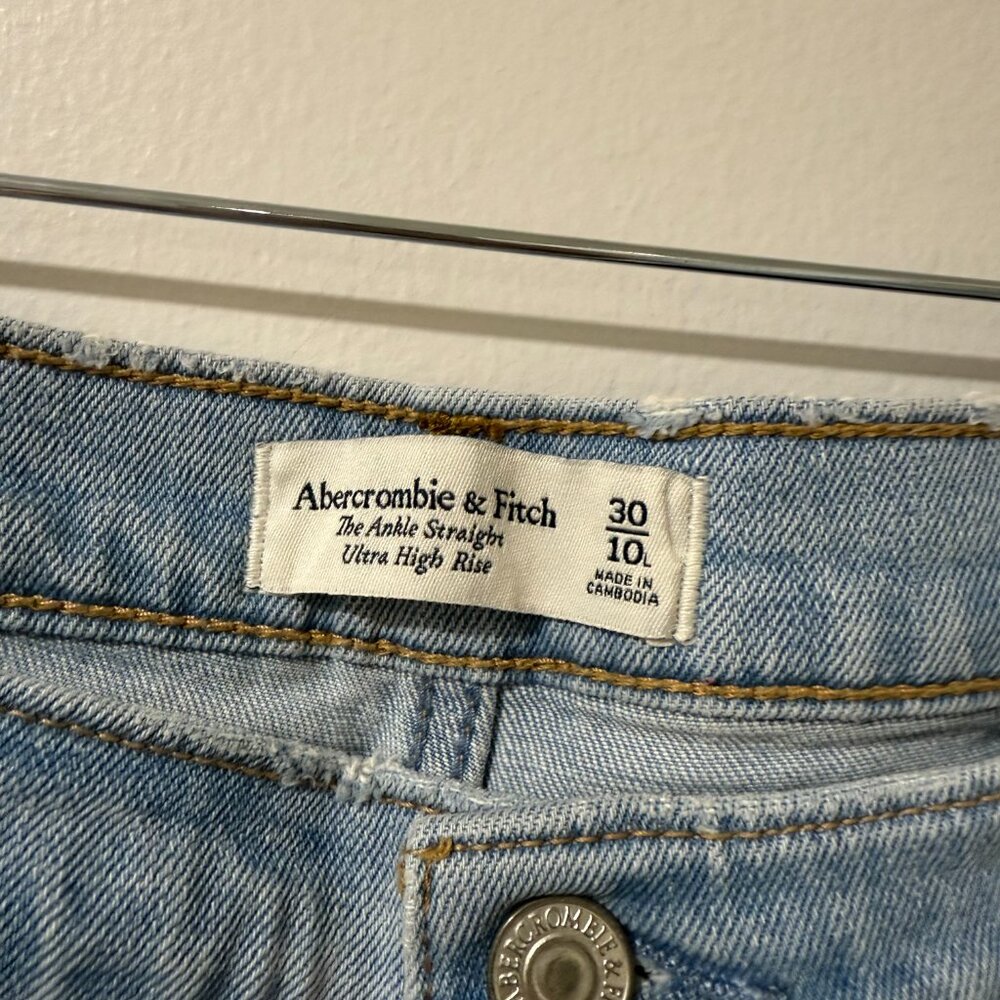 Abercrombie & Fitch Ultra High Rise Ankle Straight Jeans Size 30 / 10 - Picture 3 of 6